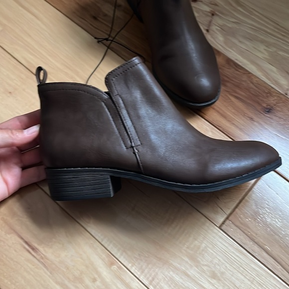 American Rag Booties - Picture 3 of 14